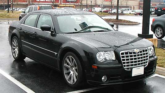 Chrysler 300 Black Beauty. golden Chrysler+lack