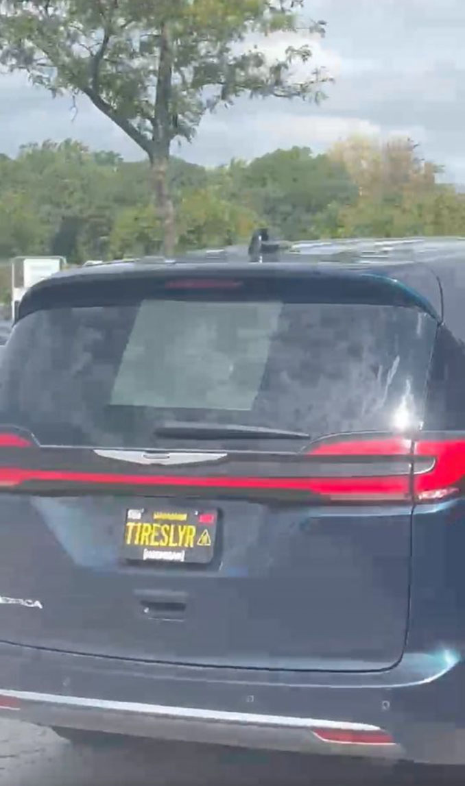 Chrysler Pacifica minivan with fraudulent license plate affixed to the rear plateholder (Elmhurst Police Department)