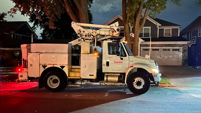 The ComEd truck with a crew member that arrived within 17 minutes after a report of a blown transformer with a power outage Friday night, September 27, 2024 (CARDINAL NEWS)