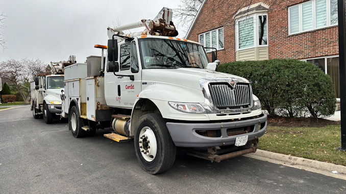 ComEd crews on the scene after an underground power line was hit during property maintenance at a condo townhouse neighborhood on Douglas Court in Arlington Heights on Wednesday, November 20, 2024 (CARDINAL NEWS)